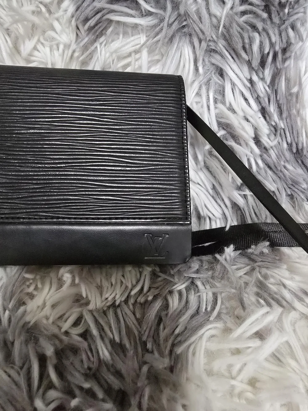Pre Owned Louis Vuitton Black Epi Leather Shoulder Clutch - Picture 10 of 14